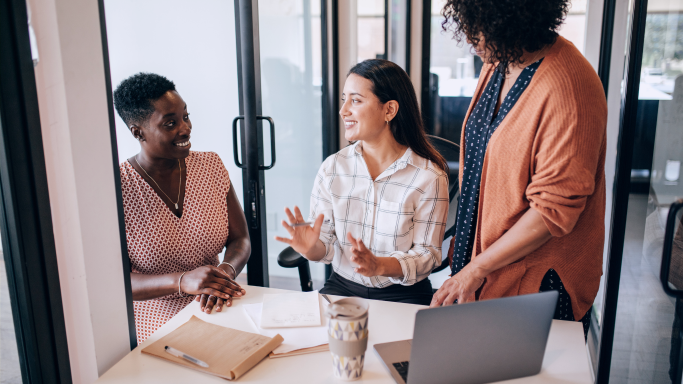 Recrutamento Interno vs. Parceiro de Outsourcing Tech: Qual Faz Sentido para a Sua Empresa?